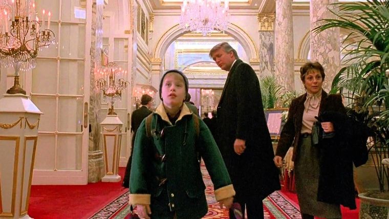 A 33 años del estreno de Mi Pobre Angelito 2, el director aseguró que el cameo de Donald Trump se convirtió en una maldición para él.