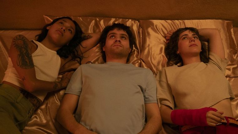 Humor, drama y muchas emociones a flor de piel en esta nueva serie original de HBO Max. Humor, drama y muchas emociones a flor de piel en esta nueva serie original de HBO Max.