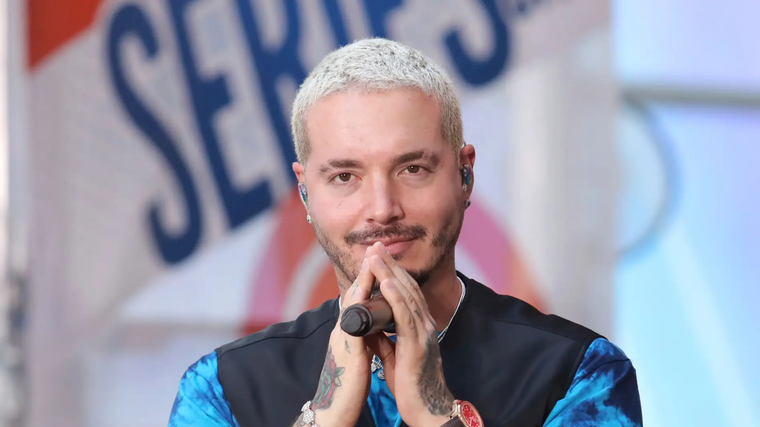 J Balvin nació el 7 de mayo de 1985 en Medellín, Colombia.