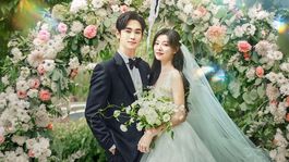 Kim Ji Won y Kim Soo-hyun protagonizan La reina de las lágrimas. Kim Ji Won y Kim Soo-hyun protagonizan La reina de las lágrimas.