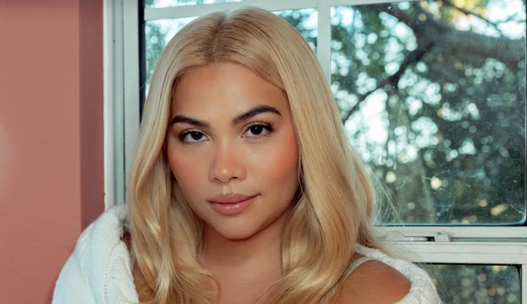 Hayley Kiyoko comenzó su carrera en Disney con película como Lemonade Mouth o Wizards of Waverly Place y ahora se concentra en su carrera como cantante solista. Hayley Kiyoko comenzó su carrera en Disney con película como Lemonade Mouth o Wizards of Waverly Place y ahora se concentra en su carrera como cantante solista.