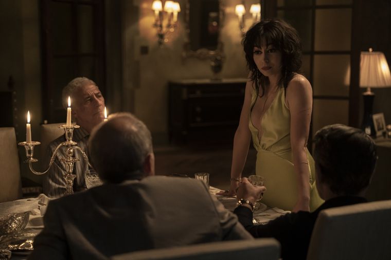 Matt Reeves reveló que pensó en varias formas de sumar a Sofia Falcone a The Batman II pero que nada quedaba bien, razón por la que decidió dejarla afuera de la película. Matt Reeves reveló que pensó en varias formas de sumar a Sofia Falcone a The Batman II pero que nada quedaba bien, razón por la que decidió dejarla afuera de la película.