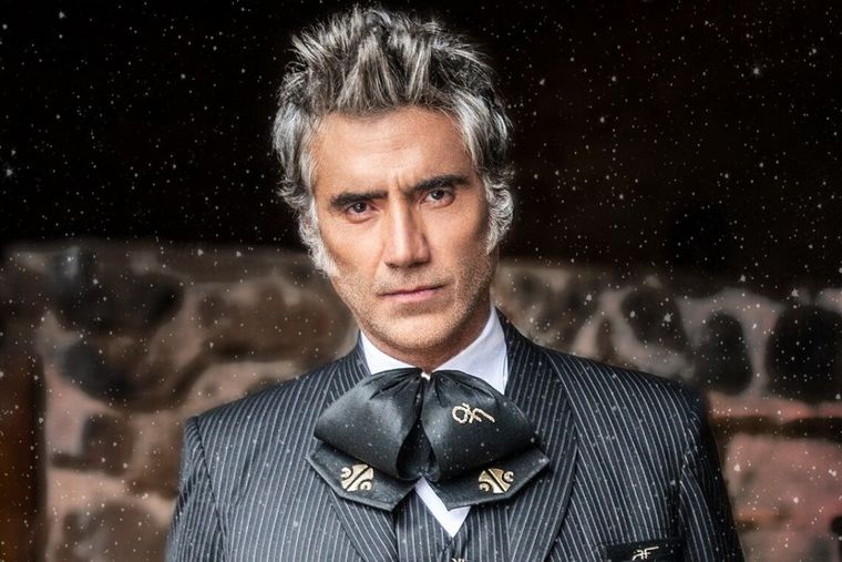 El grado de estudio de Alejandro Fernández.