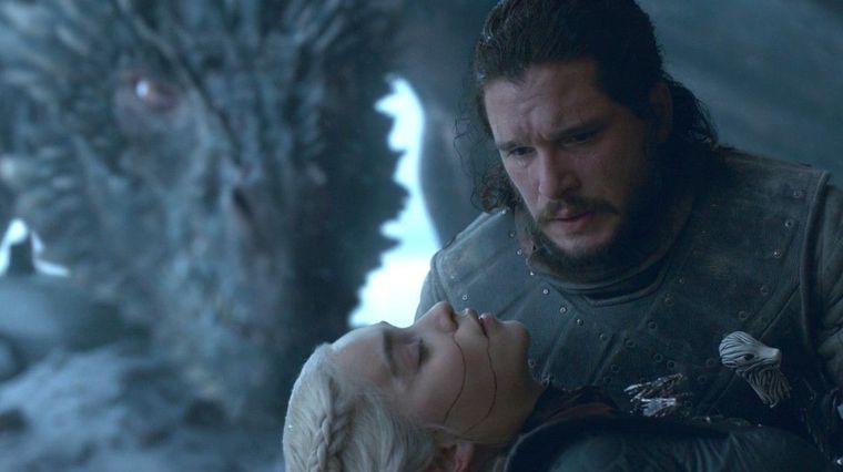 Jon Snow (Kit Harington) y Daenerys Targaryen (Emilia Clarke) en el final de Game of Thrones Jon Snow (Kit Harington) y Daenerys Targaryen (Emilia Clarke) en el final de Game of Thrones