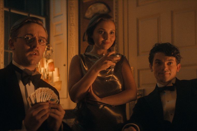 La miniserie cuenta con varios rostros conocidos de la pantalla chica británica. La miniserie cuenta con varios rostros conocidos de la pantalla chica británica. 