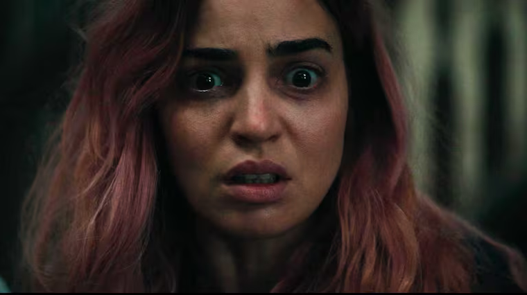 Esta película es la tercera entrega independiente de la saga Evil Dead. Esta película es la tercera entrega independiente de la saga Evil Dead.