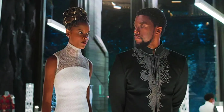 Letitia Wright y Chadwick Boseman