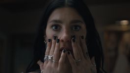 La nueva serie de los creadores de Stranger Things está protagonizada por Camila Morrone. La nueva serie de los creadores de Stranger Things está protagonizada por Camila Morrone.