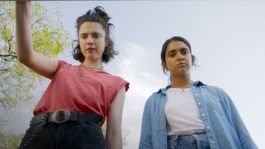 Una comedia desfachatada, queer y llena de energía. Una comedia desfachatada, queer y llena de energía.