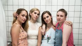 Zosia Mamet confesó que un productor la llevó a tomar la dura decisión de dejar la icónica serie.