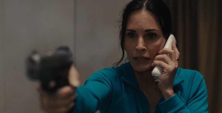 Courtney Cox es la periodista Gale Weathers en Scream