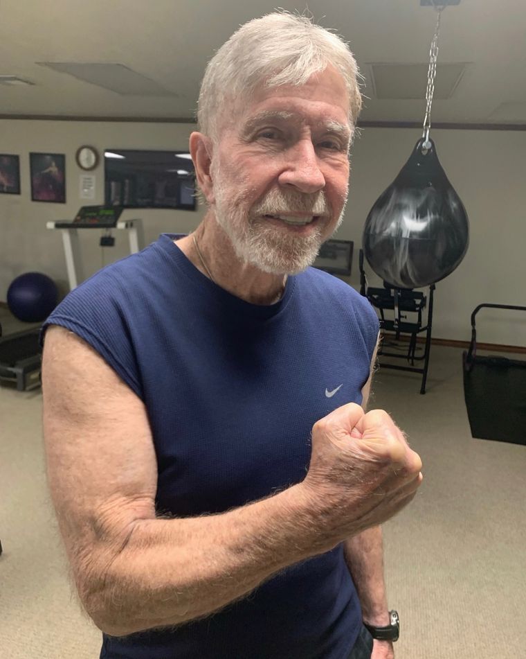 A sus 86 años, Chuck Norris seguía entrenando y mejorando su físico. A sus 86 años, Chuck Norris seguía entrenando y mejorando su físico. 