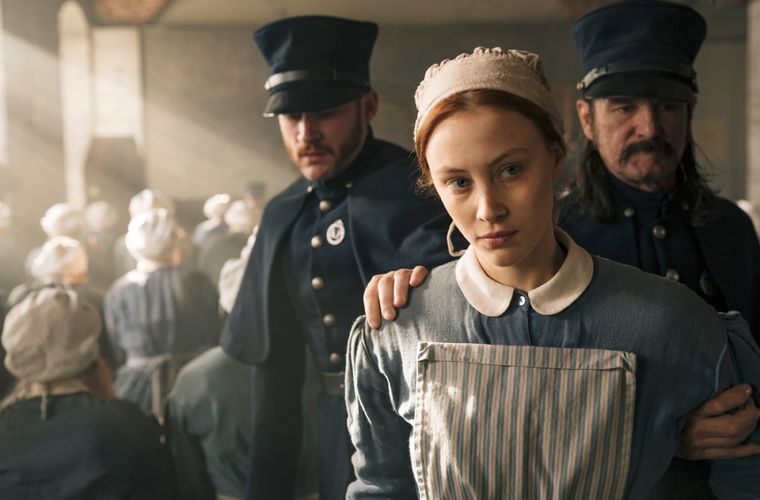 Sarah Gadon protagoniza Alias Grace, una serie basada en la novela homónima de la escritora canadiense Margaret Atwood Sarah Gadon protagoniza Alias Grace, una serie basada en la novela homónima de la escritora canadiense Margaret Atwood