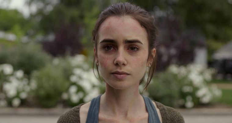 Lilly Collins demuestra todos sus dotes actores en To the bone