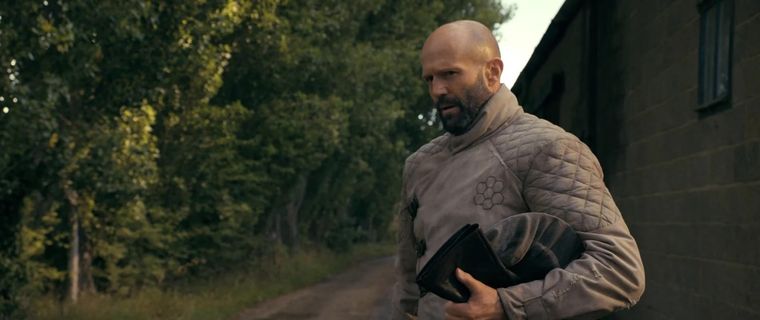Jason Statham regresa a la apicultura a patear a los malos