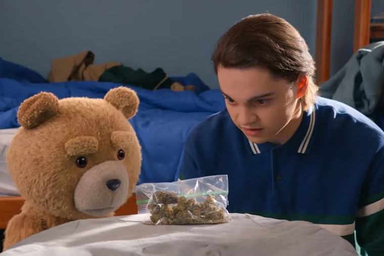 La serie precuela estuvo protagonizada por Max Burkholder y contó con siete capítulos. La serie precuela estuvo protagonizada por Max Burkholder y contó con siete capítulos.