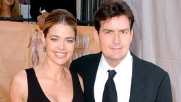 Charlie Sheen tuvo dos hijas con Denise Richards