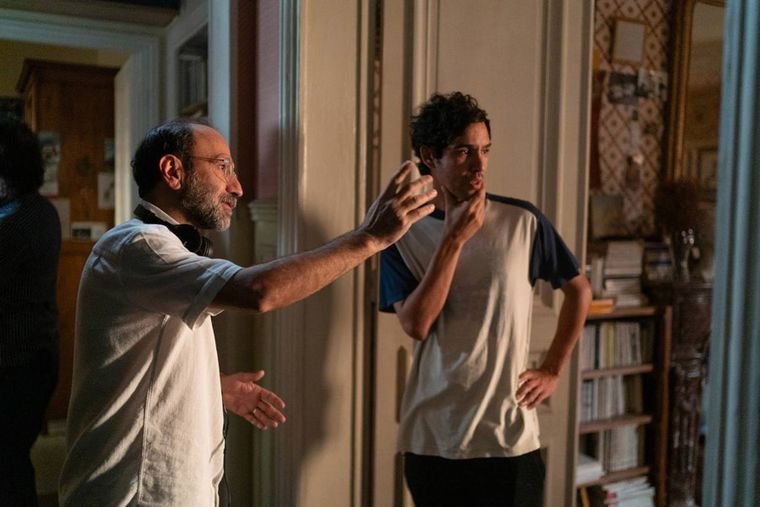 La película tiene un elenco destacado. La película tiene un elenco destacado.