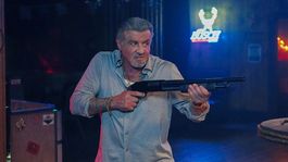 Sylvester Stallone como el capo Dwight El General Manfredi