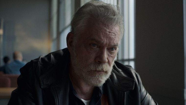 Ray forma parte de la nueva serie de Apple TV+