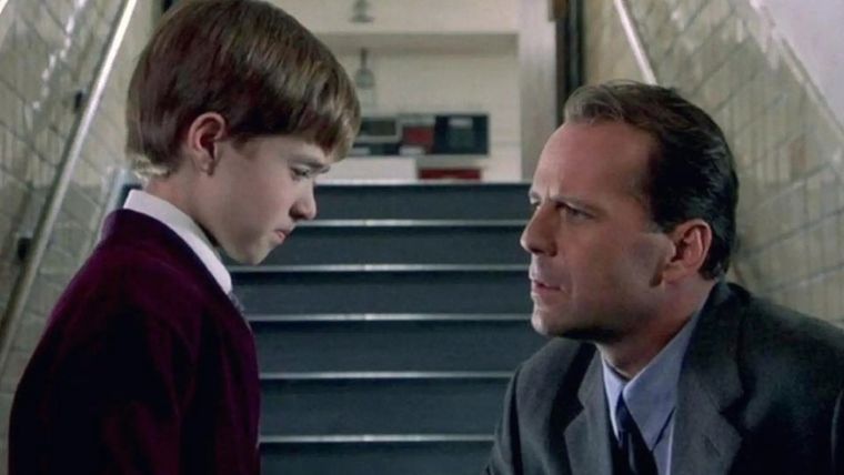 Bruce Willis embolsó más de 100 millones de dólares por Sexto Sentido Bruce Willis embolsó más de 100 millones de dólares por Sexto Sentido