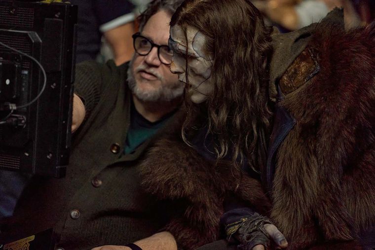 Guillermo del Toro en el set de su más reciente película, Frankenstein.&nbsp;