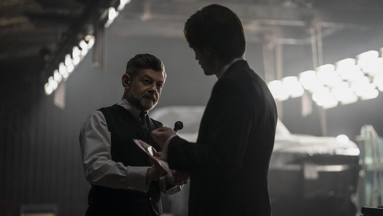 Andy y Robert como Alfred y Bruce en The Batman.