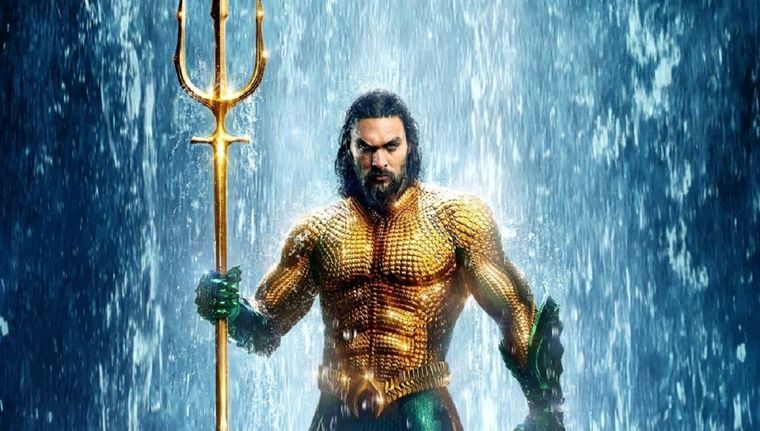 Aquaman sale del mar por una buena causa