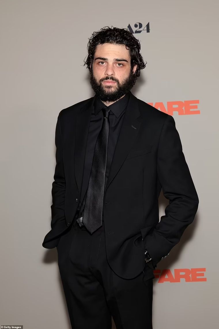 Noah Centineo dará vida a John Rambo en la precuela de la primera cinta de la exitosa franquicia protagonizada por Sylvester Stallone. Noah Centineo dará vida a John Rambo en la precuela de la primera cinta de la exitosa franquicia protagonizada por Sylvester Stallone.