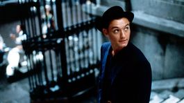 Un joven Jude Law protagoniza este aclamado thriller de los años 90