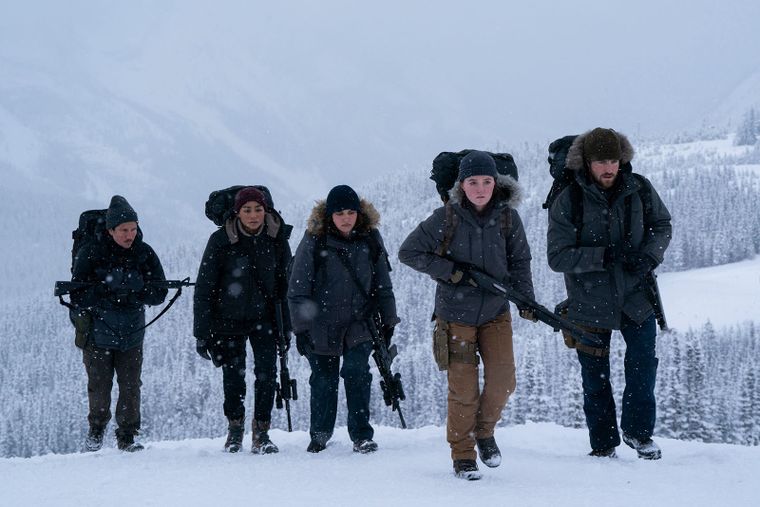 Kaitlyn Dever junto a sus compañeros dando vida a Abby y su equipo. Kaitlyn Dever junto a sus compañeros dando vida a Abby y su equipo.