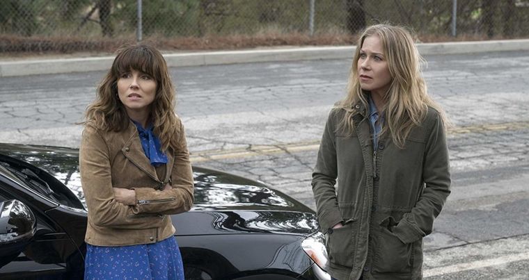 Christina Applegate y Linda Cardellini protagonizan esta imperdible serie de Netflix