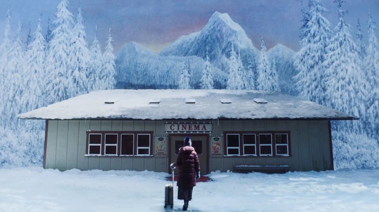 La película estrena en el mes de agosto. La película estrena en el mes de agosto.