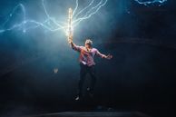 El Príncipe Adam a punto de convertirse en He-Man.