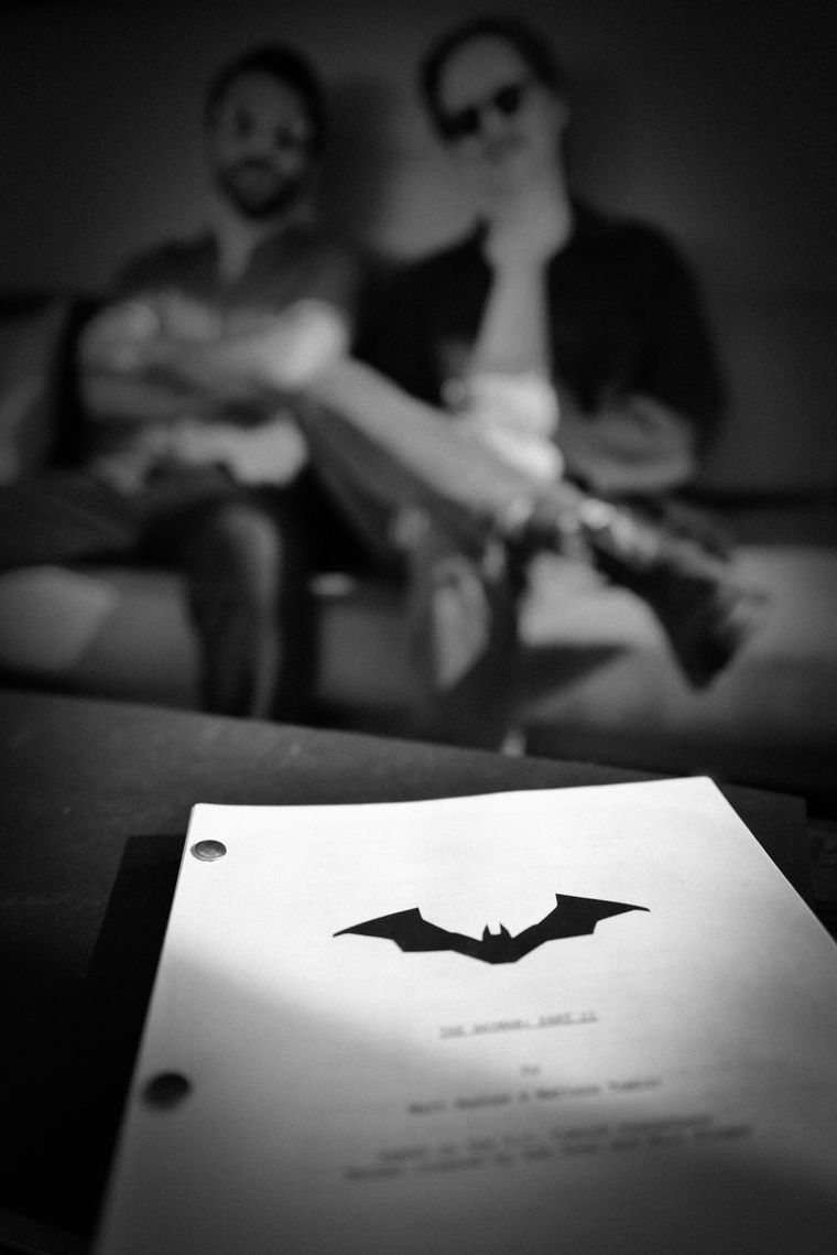 Matt Reeves y Mattson Tomlin junto al guion de The Batman: Parte II. Matt Reeves y Mattson Tomlin junto al guion de The Batman: Parte II. 