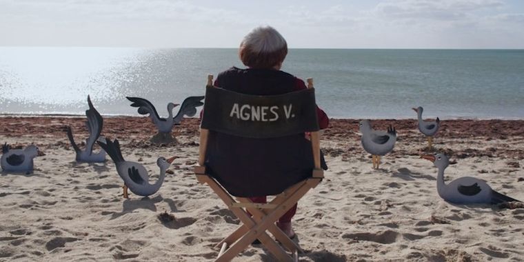 La película estrenó el mismo año que falleció la directora. La película estrenó el mismo año que falleció la directora.