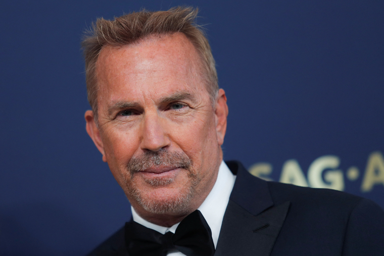 Kevin Costner no la está pasando nada bien con su divorcio.