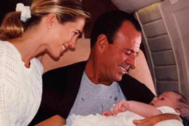 Miguel actualmente tiene 26 años y es un importante trabajador de bienes raíces.