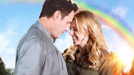 Estrenada en 2019, Love Under the Rainbow sigue a una mujer descreída del amor, cuya vida da un vuelco con la llegada de Jack y su hija Sophie a la ciudad