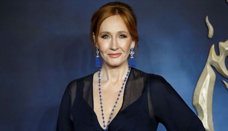 J.K. Rowling vuelve a estar en la mira tras nuevos comentarios contra la comunidad trans.