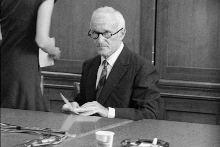 Sidney Gottlieb, el hombre que estremeció a toda una nación con sus experimentos. Sidney Gottlieb, el hombre que estremeció a toda una nación con sus experimentos. 