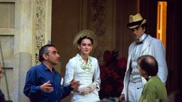 Winona Ryder junto a Martin Scorsese en el set de La edad de la inocencia. Winona Ryder junto a Martin Scorsese en el set de La edad de la inocencia.