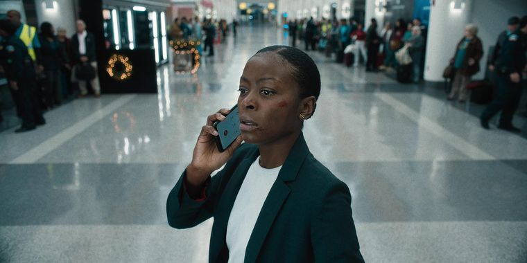 Danielle Deadwyler, la protagonista de The X-Files, en el éxito de Netflix Equipaje de Mano (Carry-on) Danielle Deadwyler, la protagonista de The X-Files, en el éxito de Netflix Equipaje de Mano (Carry-on)