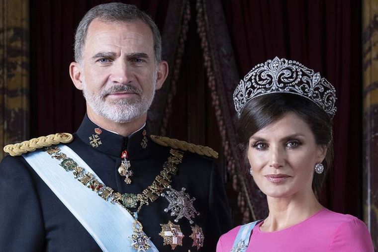 El familiar del rey Felipe VI detrás de los rumores de infidelidad de la reina Letizia.