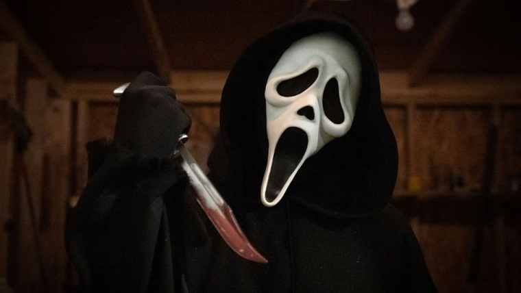 Ghostface vuelve a aterrar en la séptima película de Scream. Ghostface vuelve a aterrar en la séptima película de Scream.