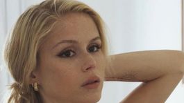 erin moriarty, la estrella de the boys, cautivo a todos con un top escotadisimo