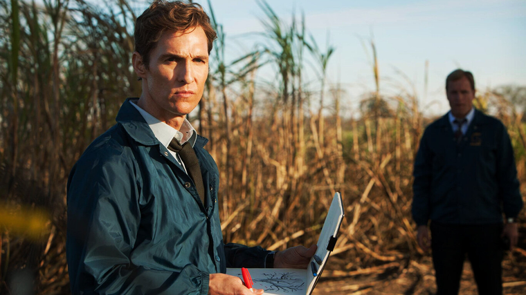 La primera temporada de True Detective, una de las mejores de la saga creada por Nic Pizzolatto. La primera temporada de True Detective, una de las mejores de la saga creada por Nic Pizzolatto.