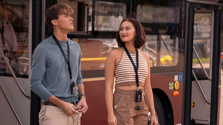 Instalada en París hace un año, Belly parecería haber superado a los hermanos Fisher, hasta que Conrad llega de sorpresa a París para poner su mundo de cabeza. Instalada en París hace un año, Belly parecería haber superado a los hermanos Fisher, hasta que Conrad llega de sorpresa a París para poner su mundo de cabeza.