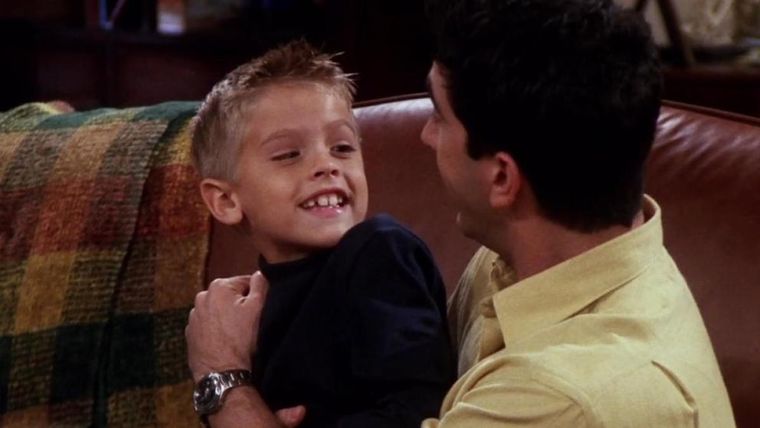 Cole Sprouse interpretaba al pequeño Ben Geller en Friends.