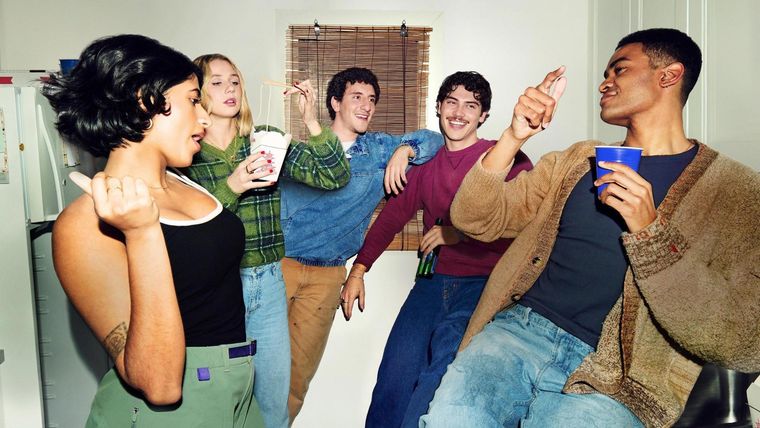 Esta serie tiene un estilo similar a Friends. Esta serie tiene un estilo similar a Friends.